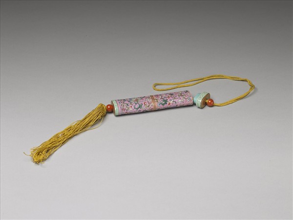 粉彩粉紅地纏枝花卉紋牙籤筒