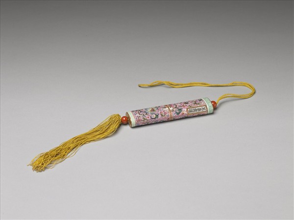 粉彩粉紅地纏枝花卉紋牙籤筒