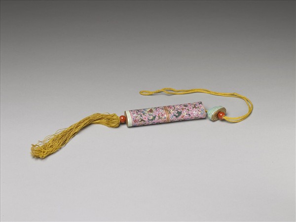 粉彩粉紅地纏枝花卉紋牙籤筒