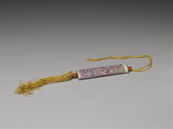 粉彩粉紅地纏枝花卉紋牙籤筒
