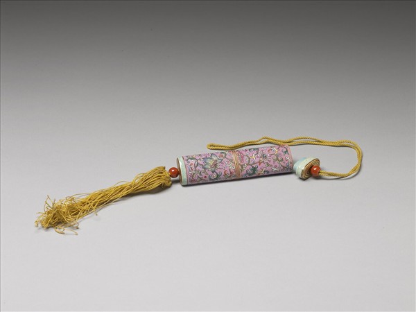 粉彩粉紅地纏枝花卉紋牙籤筒