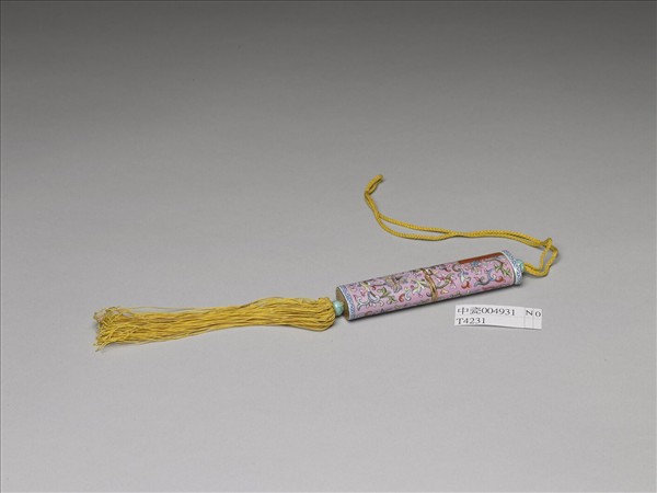 粉彩粉紅地纏枝花卉紋牙籤筒