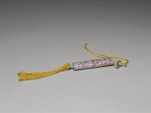 粉彩粉紅地纏枝花卉紋牙籤筒