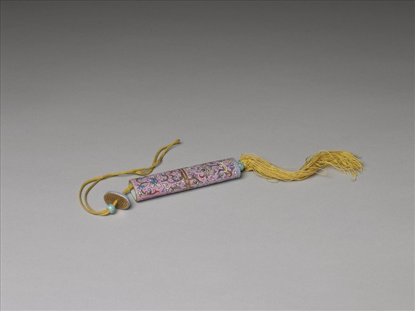 粉彩粉紅地纏枝花卉紋牙籤筒