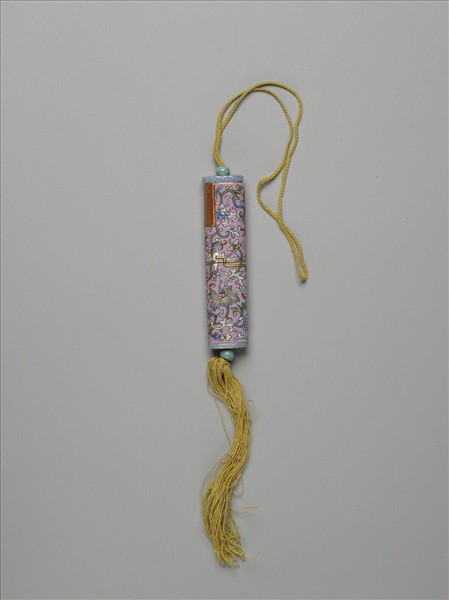 粉彩粉紅地纏枝花卉紋牙籤筒