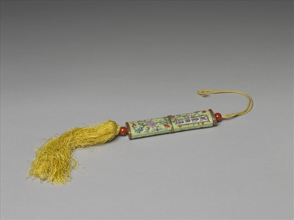 粉彩草綠地纏枝花卉紋牙籤筒