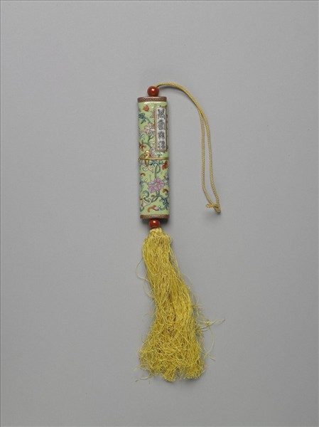 粉彩草綠地纏枝花卉紋牙籤筒