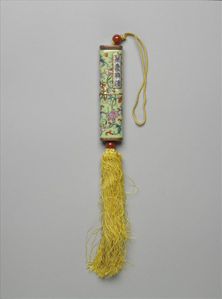 粉彩草綠地纏枝花卉紋牙籤筒