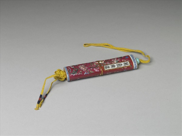 粉彩紅地纏枝花卉紋牙籤筒