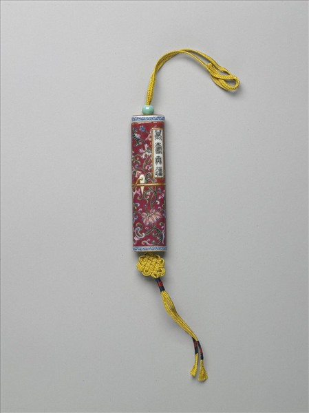 粉彩紅地纏枝花卉紋牙籤筒