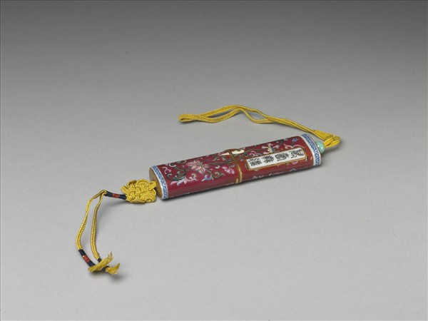粉彩紅地纏枝花卉紋牙籤筒