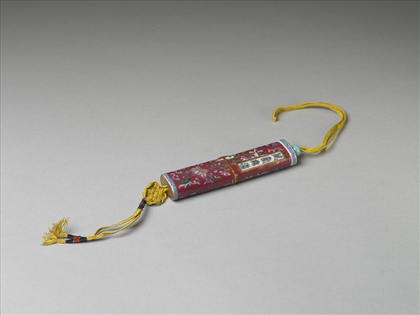 粉彩紅地纏枝花卉紋牙籤筒