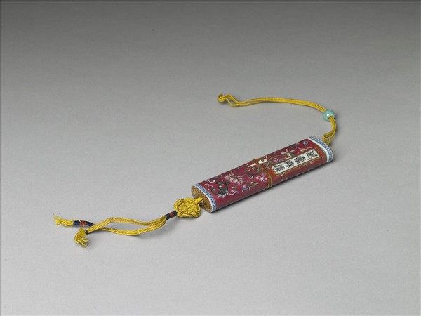 粉彩紅地纏枝花卉紋牙籤筒