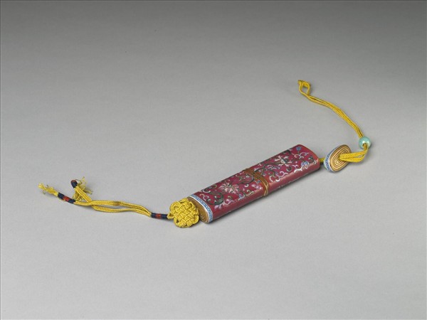 粉彩紅地纏枝花卉紋牙籤筒