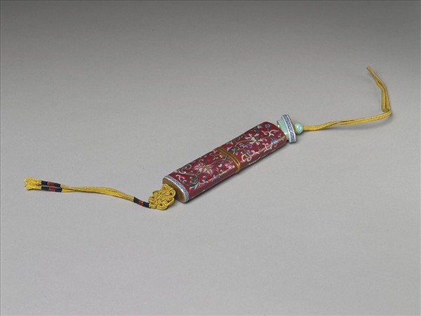 粉彩紅地纏枝花卉紋牙籤筒