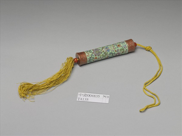 粉彩草綠地纏枝花卉紋牙籤筒