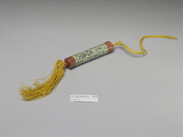 粉彩草綠地纏枝花卉紋牙籤筒