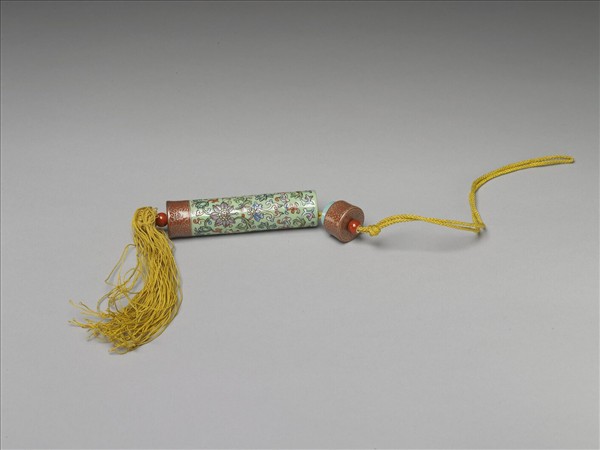 粉彩草綠地纏枝花卉紋牙籤筒