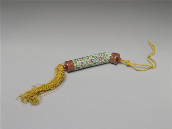 粉彩草綠地纏枝花卉紋牙籤筒