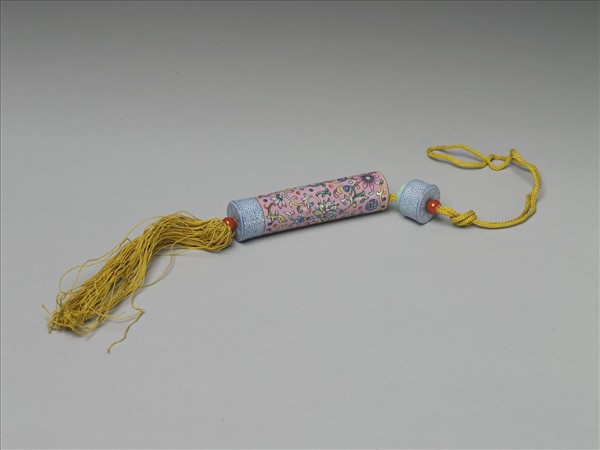 粉彩粉紅地纏枝花卉紋牙籤筒