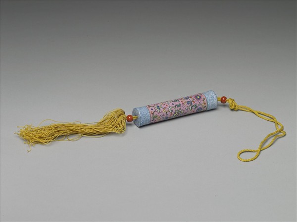粉彩粉紅地纏枝花卉紋牙籤筒