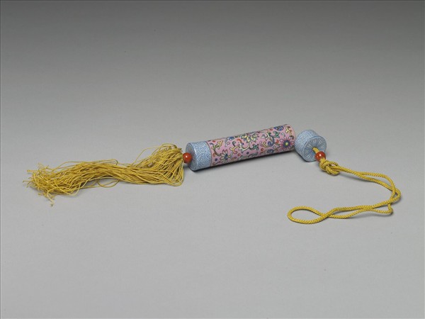 粉彩粉紅地纏枝花卉紋牙籤筒