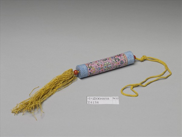 粉彩粉紅地纏枝花卉紋牙籤筒