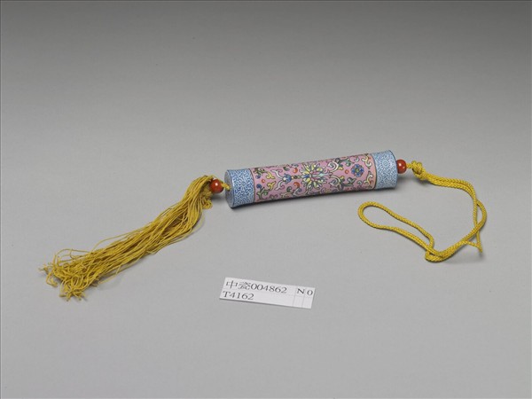 粉彩粉紅地纏枝花卉紋牙籤筒