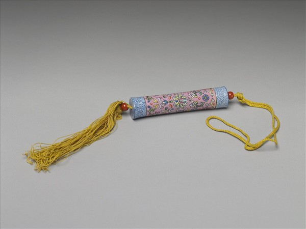 粉彩粉紅地纏枝花卉紋牙籤筒