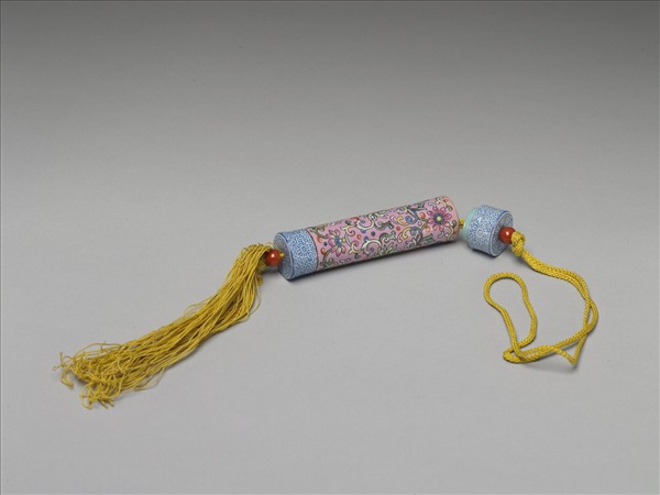 粉彩粉紅地纏枝花卉紋牙籤筒