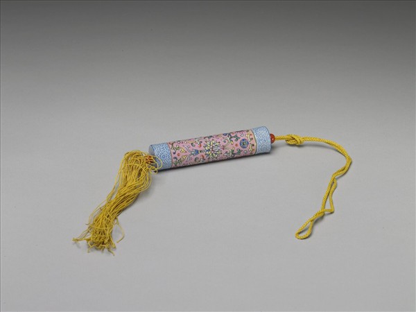 粉彩粉紅地纏枝花卉紋牙籤筒