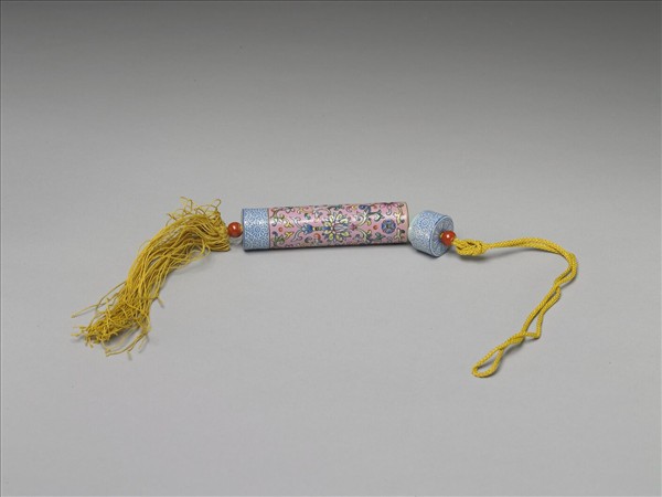 粉彩粉紅地纏枝花卉紋牙籤筒