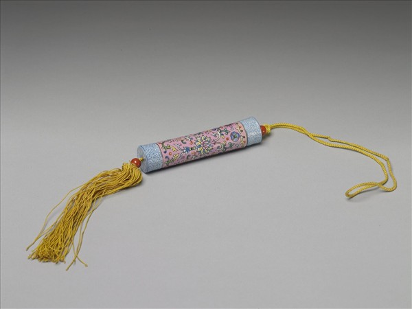 粉彩粉紅地纏枝花卉紋牙籤筒