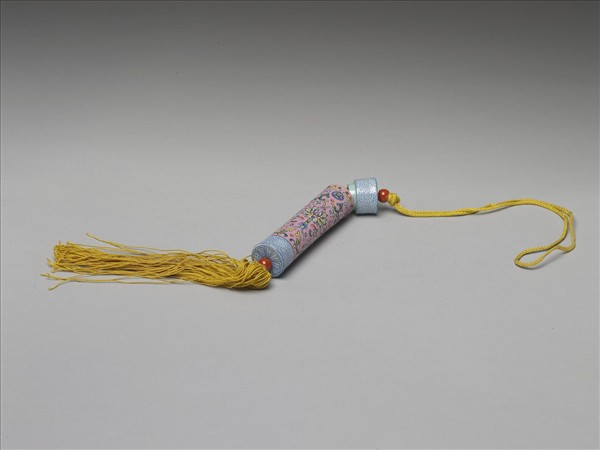 粉彩粉紅地纏枝花卉紋牙籤筒