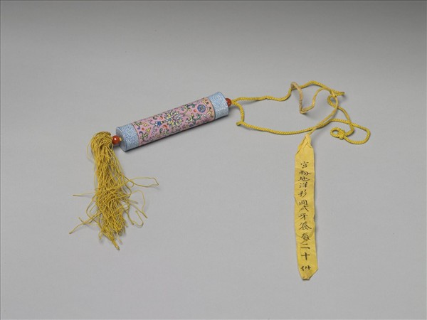 粉彩粉紅地纏枝花卉紋牙籤筒