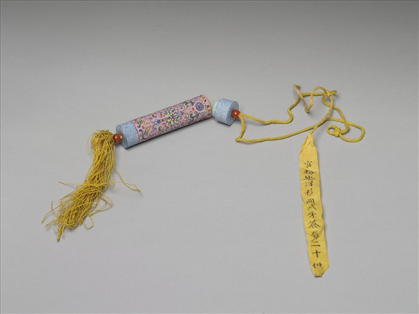 粉彩粉紅地纏枝花卉紋牙籤筒