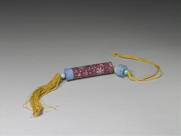 粉彩紅地纏枝花卉紋牙籤筒