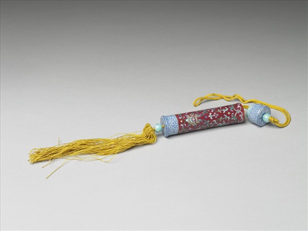 粉彩紅地纏枝花卉紋牙籤筒