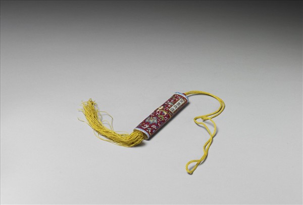 粉彩紅地纏枝花卉紋牙籤筒