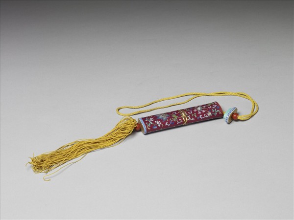 粉彩紅地纏枝花卉紋牙籤筒