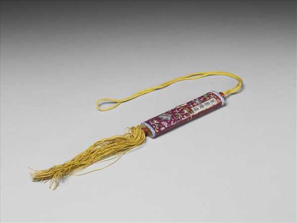 粉彩紅地纏枝花卉紋牙籤筒