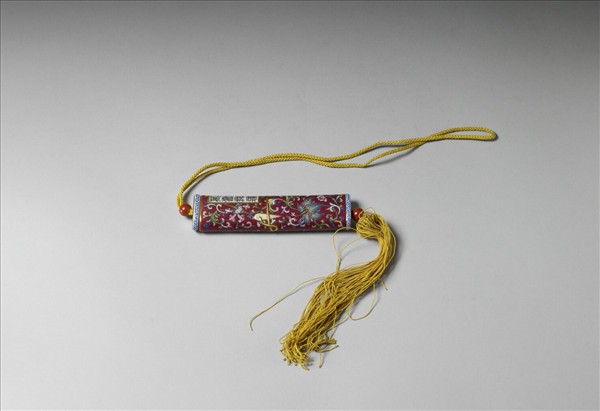 粉彩紅地纏枝花卉紋牙籤筒