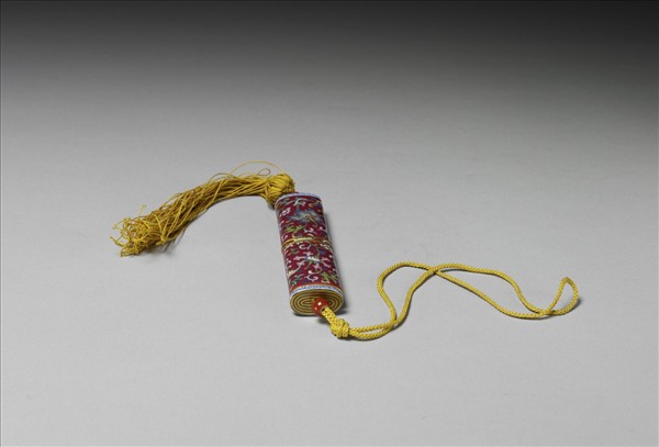 粉彩紅地纏枝花卉紋牙籤筒