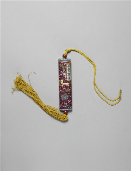 粉彩紅地纏枝花卉紋牙籤筒