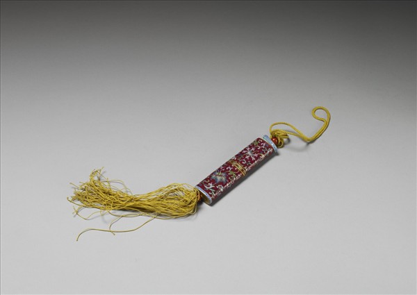 粉彩紅地纏枝花卉紋牙籤筒