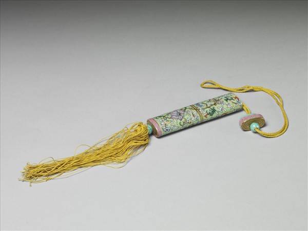 粉彩草綠地纏枝花卉紋牙籤筒