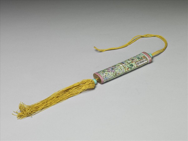 粉彩草綠地纏枝花卉紋牙籤筒