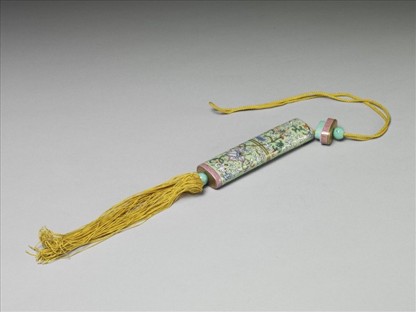 粉彩草綠地纏枝花卉紋牙籤筒