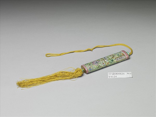 粉彩草綠地纏枝花卉紋牙籤筒