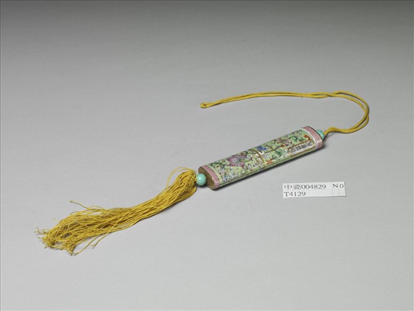 粉彩草綠地纏枝花卉紋牙籤筒